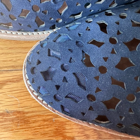 Jeffrey Campbell Navy Laser Cut Daisy Oxford Loafers — Size 6 - Picture 5 of 7